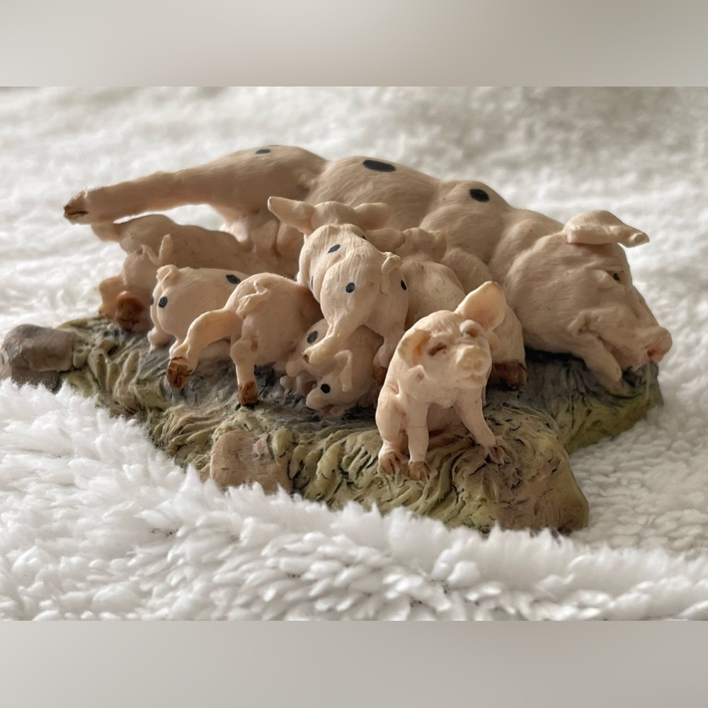 Lowell Davis Rooted Out Pig Figurine Piglets Hand Painted Scotland